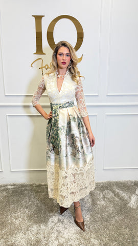 Rochie dinasty nude de la iqfashioncluj, croială elegantă, material fin, perfectă pentru ocazii speciale, vizibilă în imagine.