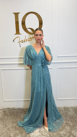 Rochie Sunrise Minth de la iqfashioncluj, model elegant cu croială modernă, în nuanțe de verde și alb, vizibilă în imagine.