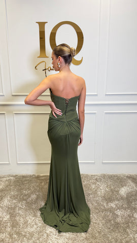 Rochie Asemia olive green, de damă, din colecția iqfashioncluj, cu croială elegantă și detalii moderne, vizibilă în imagine.