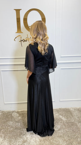Rochie neagră Luissia de la ELVE STYLE SRL, cu croială elegantă, material fin și detalii moderne, pe manechin.