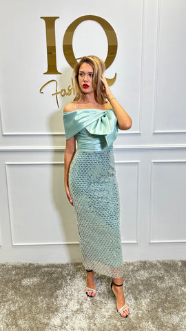 Rochie Hottya Minth de la iqfashioncluj, stil elegant, cu croială modernă și detalii fine, pe fundal neutru.