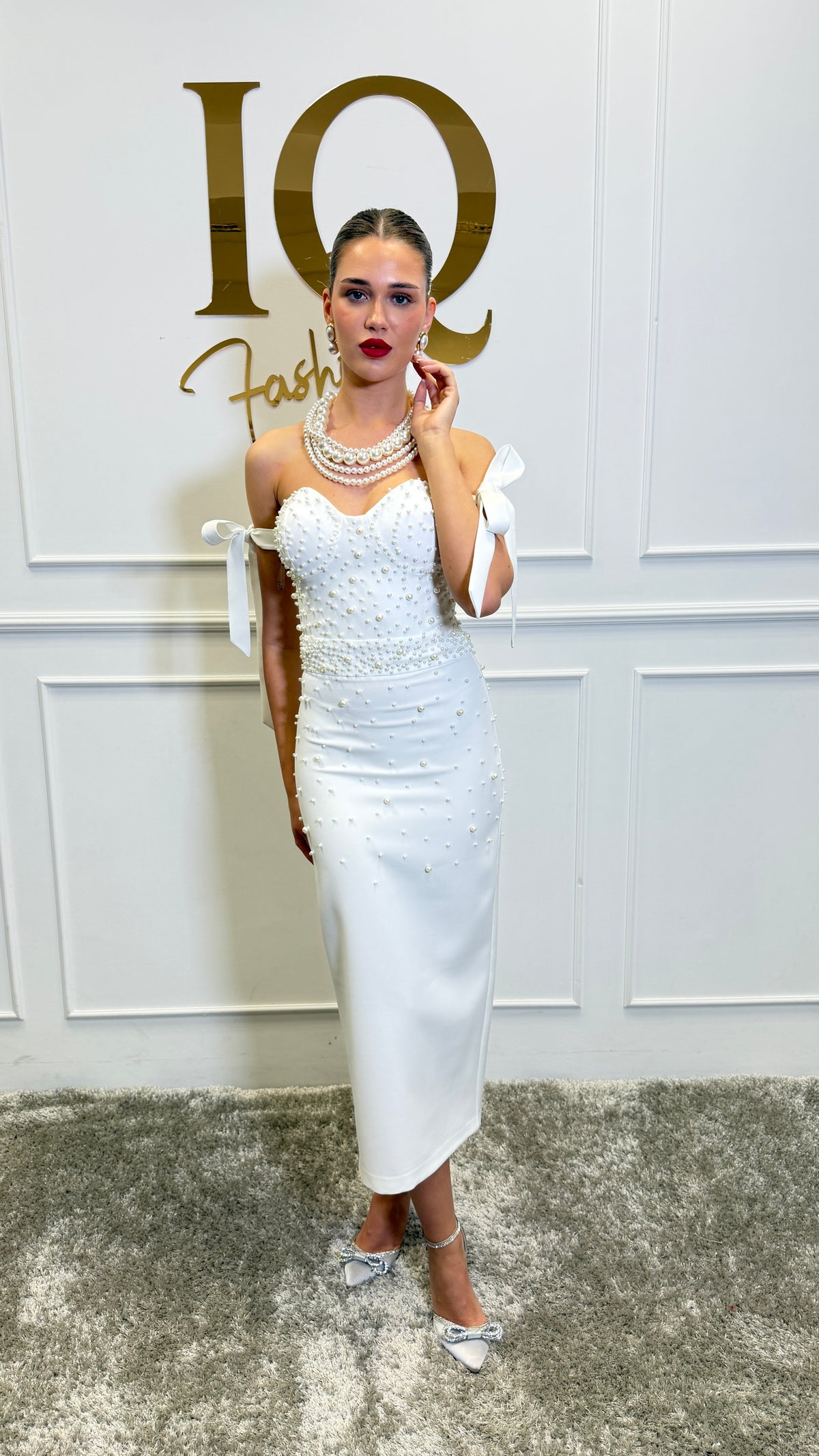 White Rochie Bombo by iqfashioncluj showing a stylish, elegant dress with a fitted silhouette and flowing fabric.