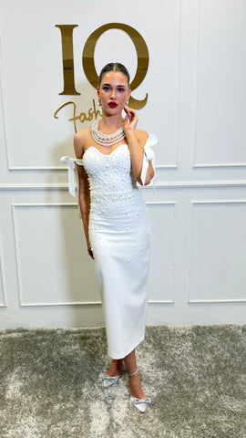 White Rochie Bombo by iqfashioncluj showing a stylish, elegant dress with a fitted silhouette and flowing fabric.
