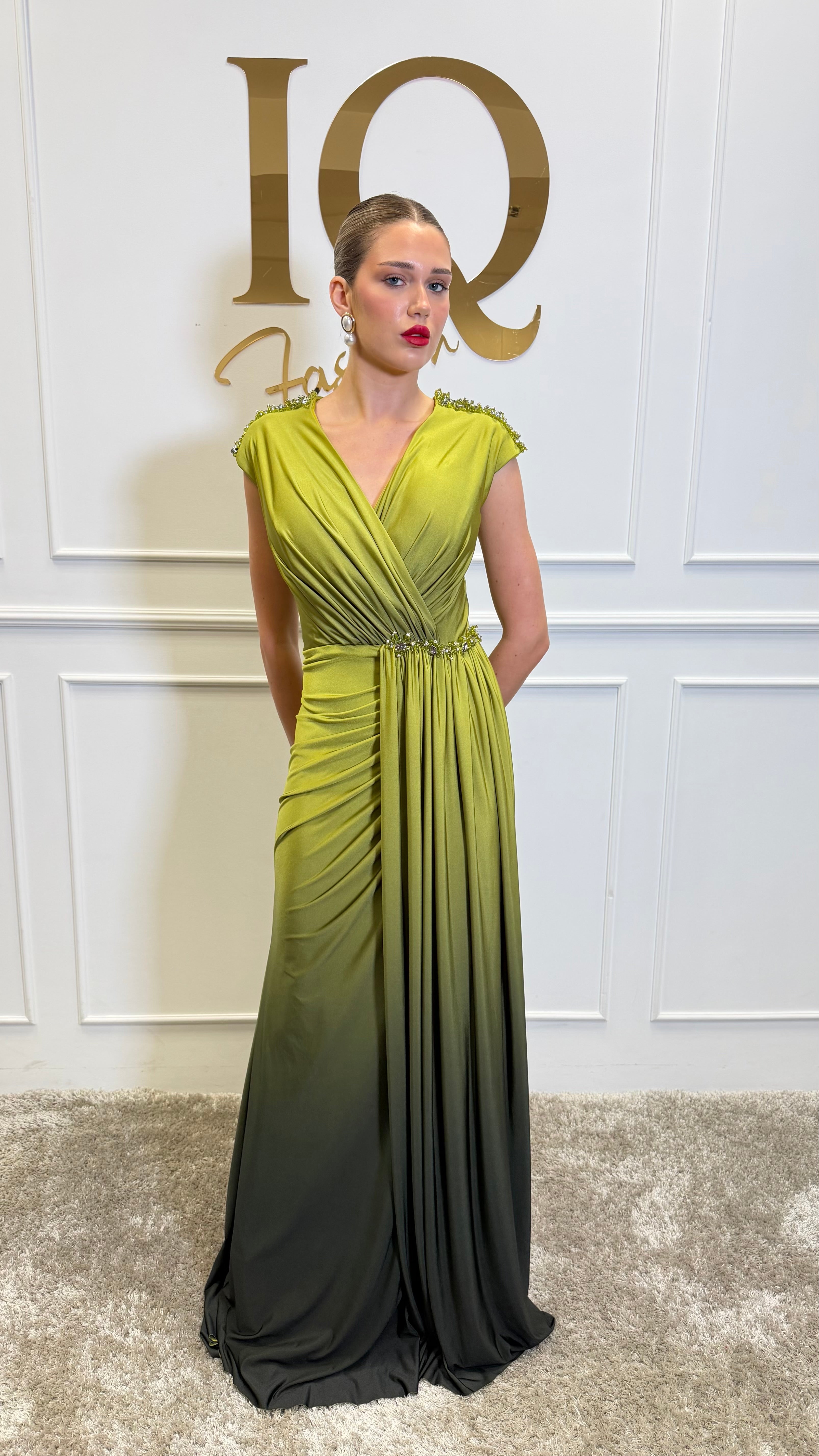 Rochie Valerie Pistacchio de la iqfashioncluj, stil elegant, cu croială modernă și detalii fine în culoare pistachio.