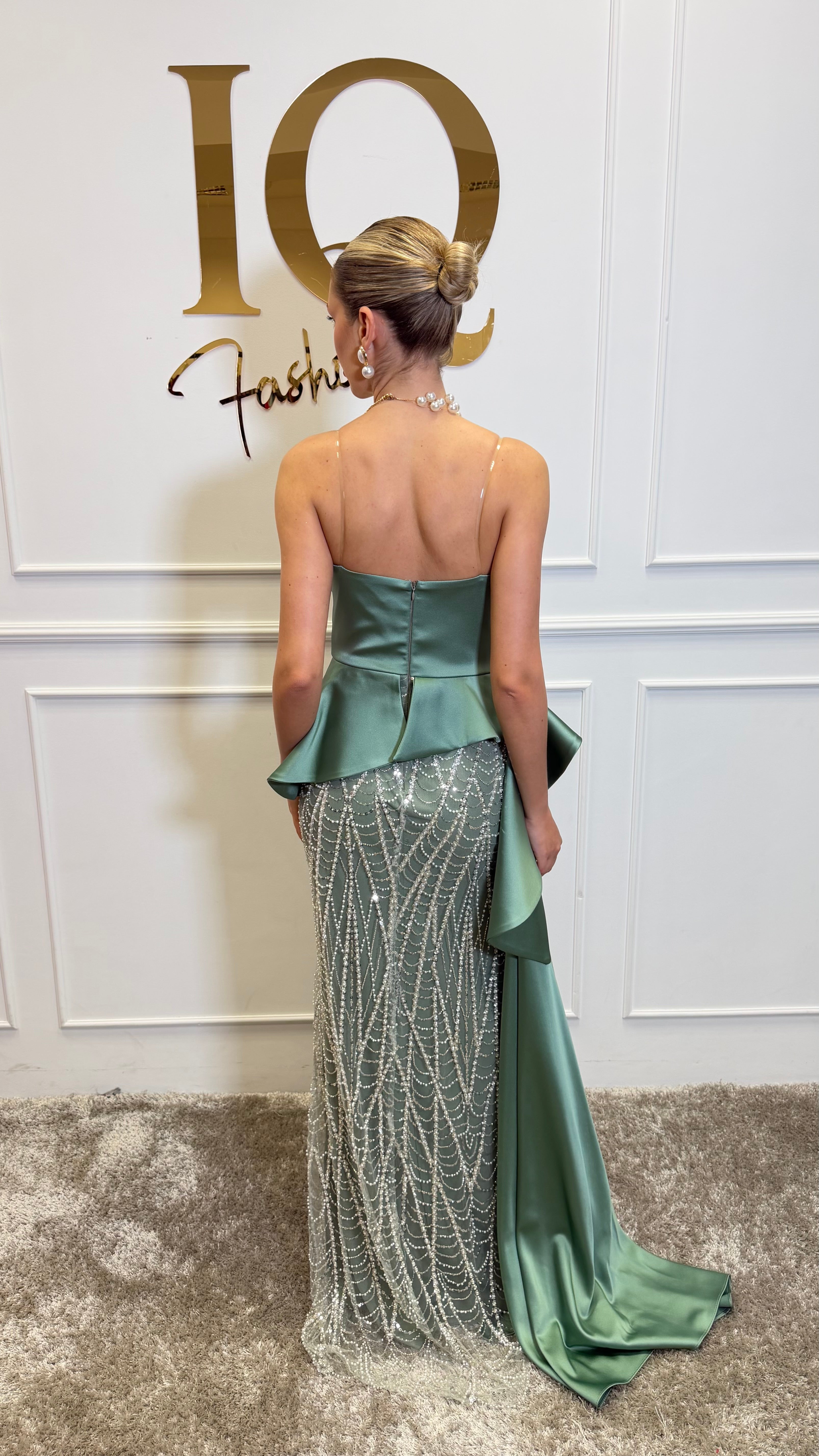 Rochie Belissima Minth de la iqfashioncluj, model elegant, cu croială feminină și detalii moderne, vizibilă în imagine.