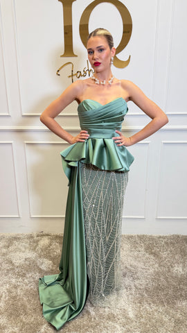 Rochie Belissima Minth de culoare verde cu croială elegantă, de la iqfashioncluj, vizibilă în imagine.