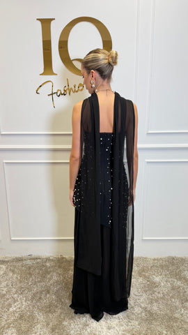 Rochie cu fustă Pearly Black de la iqfashioncluj, stil elegant, cu detalii fine și croială modernă, vizibilă în imagine.