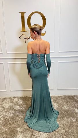 Rochie Cassiandra Minth de la iqfashioncluj, stil elegant, cu detalii florale și croială feminină, vizibilă în imagine.