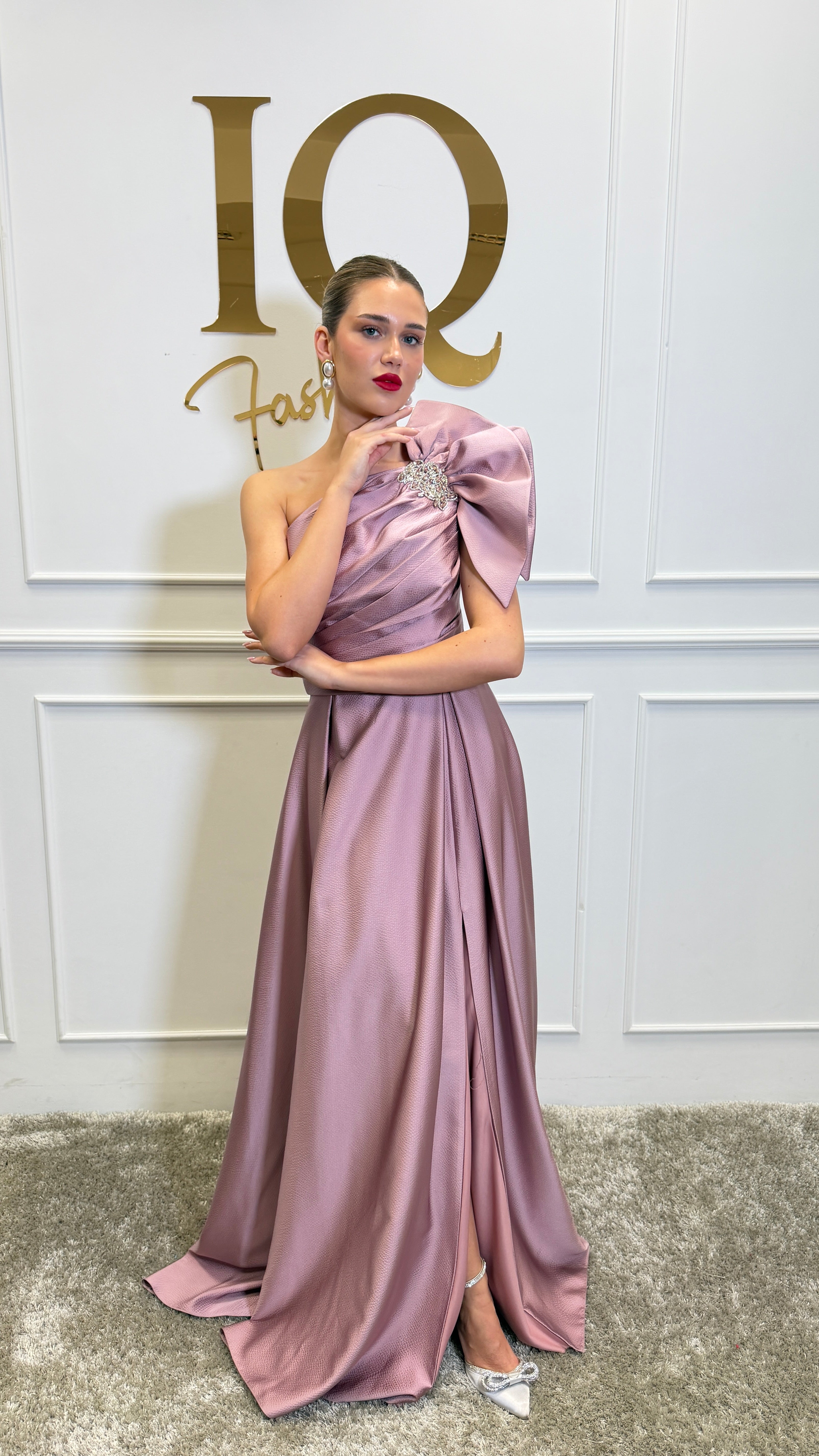Pink Rochie Rosses Roze from iqfashioncluj, featuring a stylish design with elegant fabric and a flattering fit.