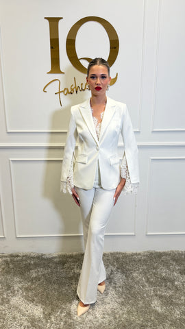 Costum cu dantela Senza White