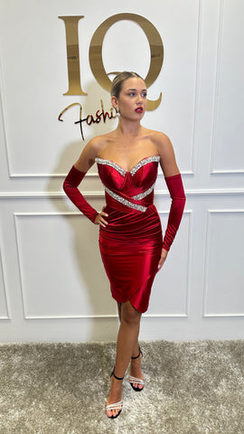 Rochie midi roșie Chanttal cu mănuși, de damă, din material elegant, purtată pe model, în nuanțe vibrante.