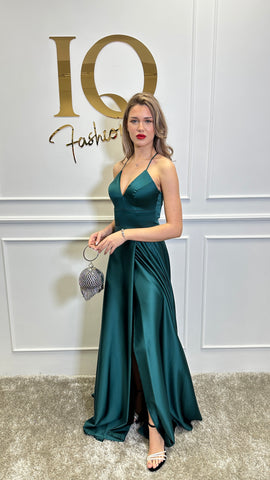 Rochie Simply Green de la iqfashioncluj, model elegant, în nuanțe verzi, fabricată din material ușor și confortabil, pentru ocazii speciale.