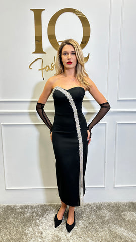 Rochie neagră cu mănuși Abigail, Rochii iqfashioncluj, detaliu elegant și sofisticat, material fin și croială modernă.