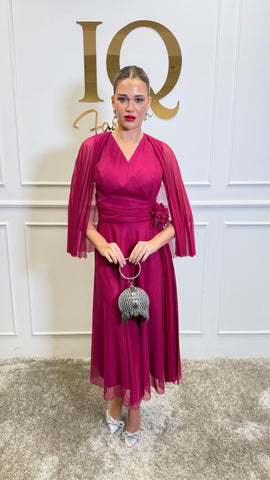 Rochie Nadiana fucsie de la iqfashioncluj, cu croială elegantă și detalii moderne, vizibilă pe imagine.