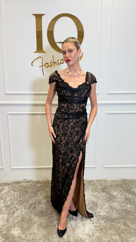 Rochie Namibia neagră-beige, din colecția iqfashioncluj, cu croială elegantă și detalii feminine, pentru ocazii speciale.