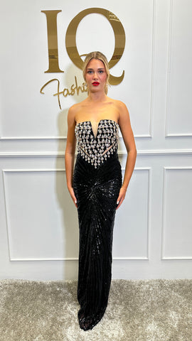 Rochie Amilia Black de la iqfashioncluj, rochie neagră elegantă din material fin, cu croială modernă și detalii subtile.