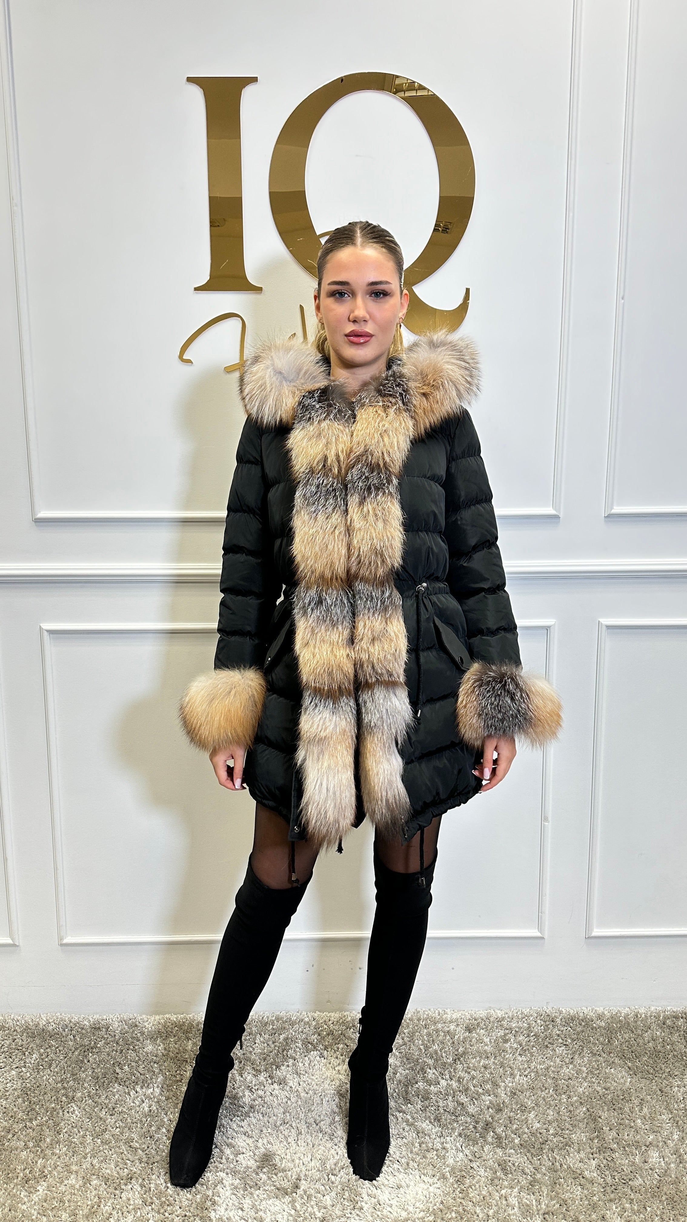 Black and gold ELVE STYLE SRL parka with a stylish design and hood, showcasing a sleek winter look.