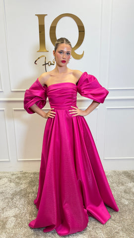 Rochie fucsia Sassya de la iqfashioncluj, rochie elegantă pentru femei, detalii stilizate și croială modernă, pe manechin.