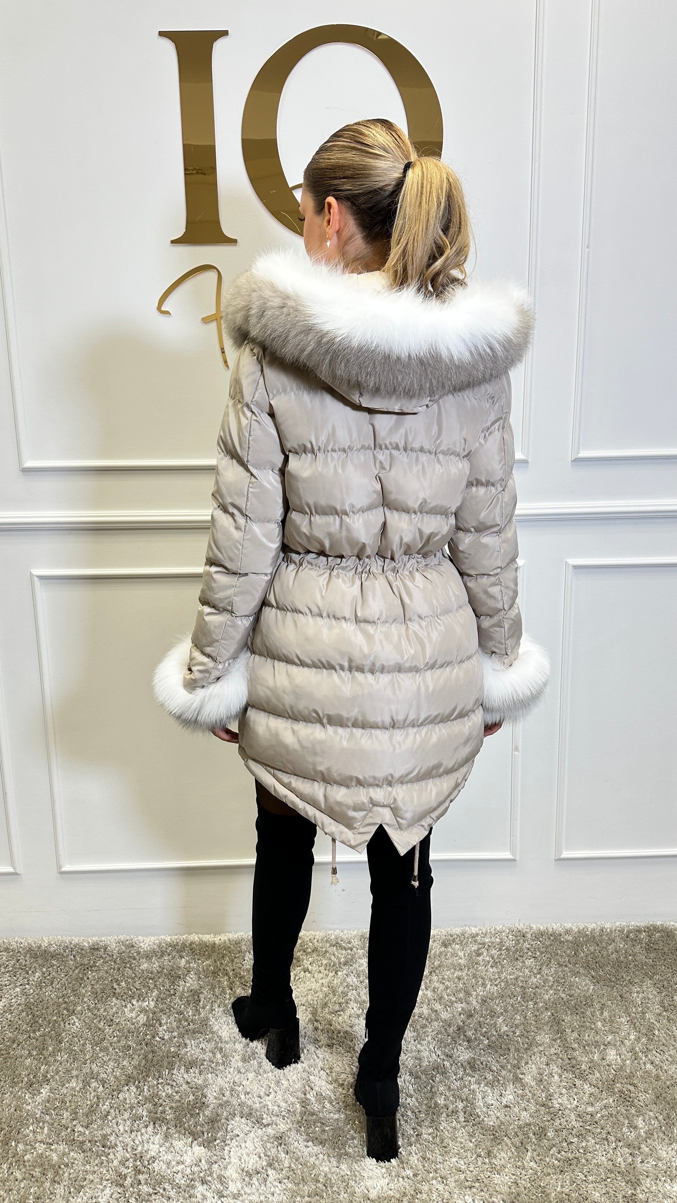 Beige Haina parka Bianca Blanuri by ELVE STYLE SRL, shown on a hanger, with a quilted design and hood for cold weather.