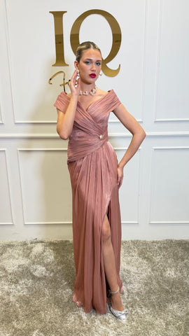 Rochie Kandida Cupper de la iqfashioncluj, imagine cu detalii elegante și croială modernă, vizibilă în imagine.