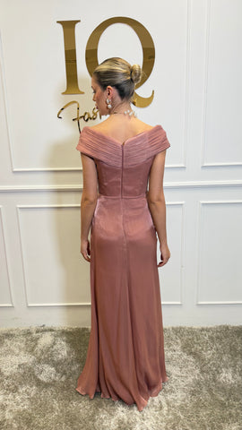 Rochie Kandida Cupper de la iqfashioncluj, stil elegant, cu croială modernă și detalii fine, vizibilă în imagine.