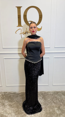 Rochie Amanda Black de la iqfashioncluj, imagine cu detalii și croiala elegantă, pe fundal neutru