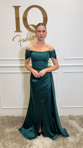 Rochie Sunshine Green de la iqfashioncluj, model stilat, cu croială elegantă și culoare verde vibrantă, pe manechin sau purtată.
