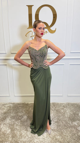Rochie Asemia Olive Green de la iqfashioncluj, rochie elegantă de damă cu croială modernă și detalii fine.