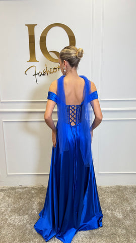 Rochie evazată Aunicia de culoare albastru regal, pentru ocazii speciale, de la iqfashioncluj, detaliu elegant și modern.