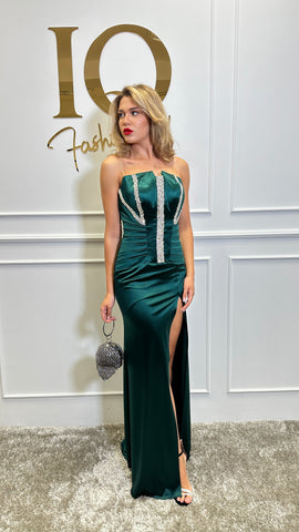 Rochie verde Fausta de la iqfashioncluj, model elegant, cu croială modernă și detalii stilate, pe fundal neutru.