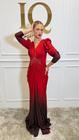 Rochie roșie Vizziane de la iqfashioncluj, cu croială eleganta și detalii moderne, vizibilă pe imagine.