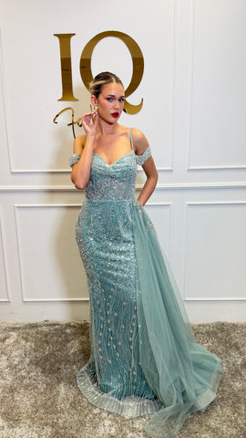 Rochie Dragon Minth de la iqfashioncluj, rochie elegantă cu imprimeu dragon, perfectă pentru evenimente speciale.