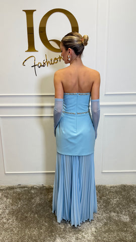 Rochie cu fustă Medanna albastră de la iqfashioncluj, imagine detaliată a designului elegant și culorii vibrante.