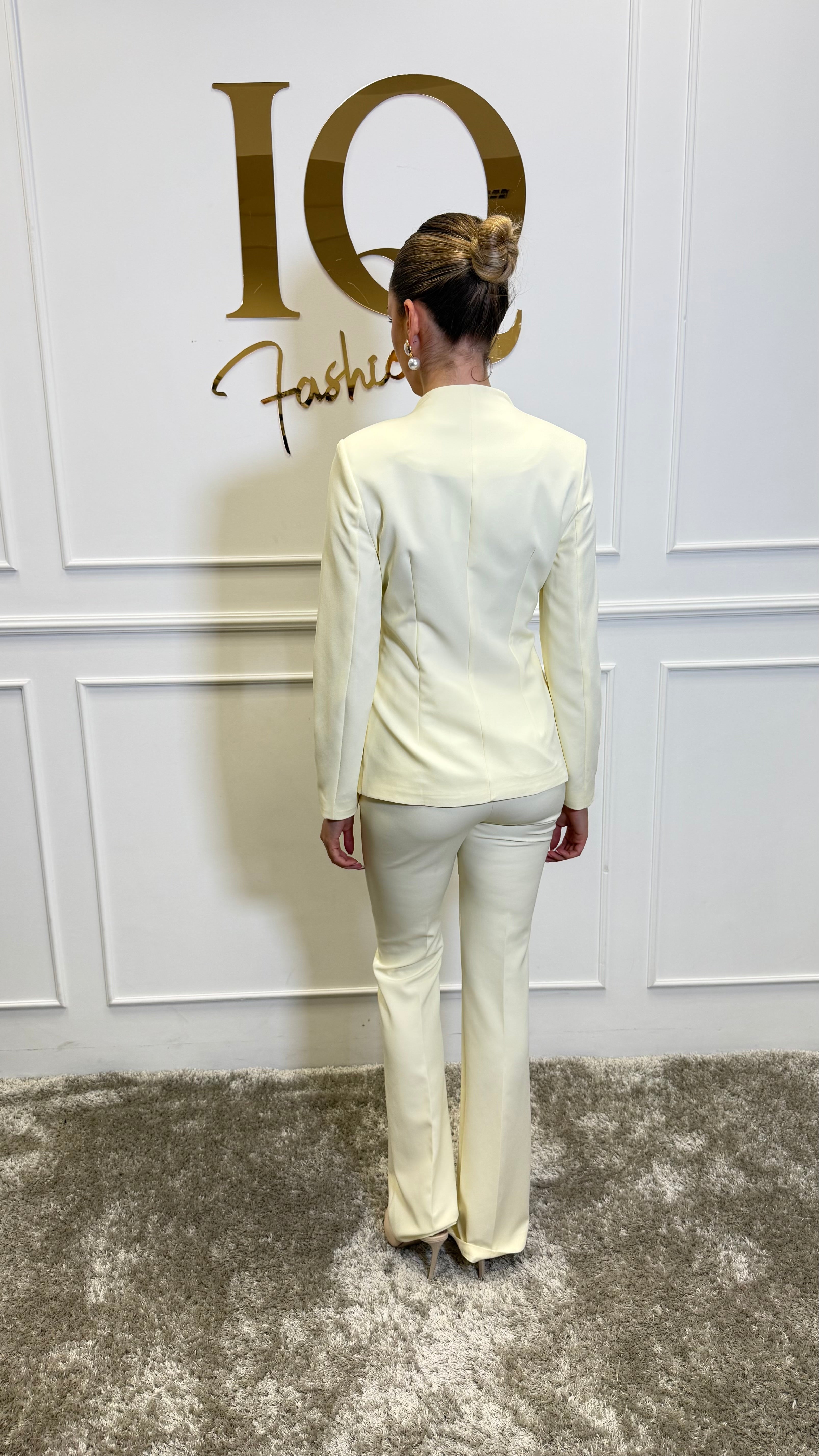 Costume Betthina Vanilla by ELVE STYLE SRL featuring a soft, vanilla-colored fabric with detailed design and comfortable fit.