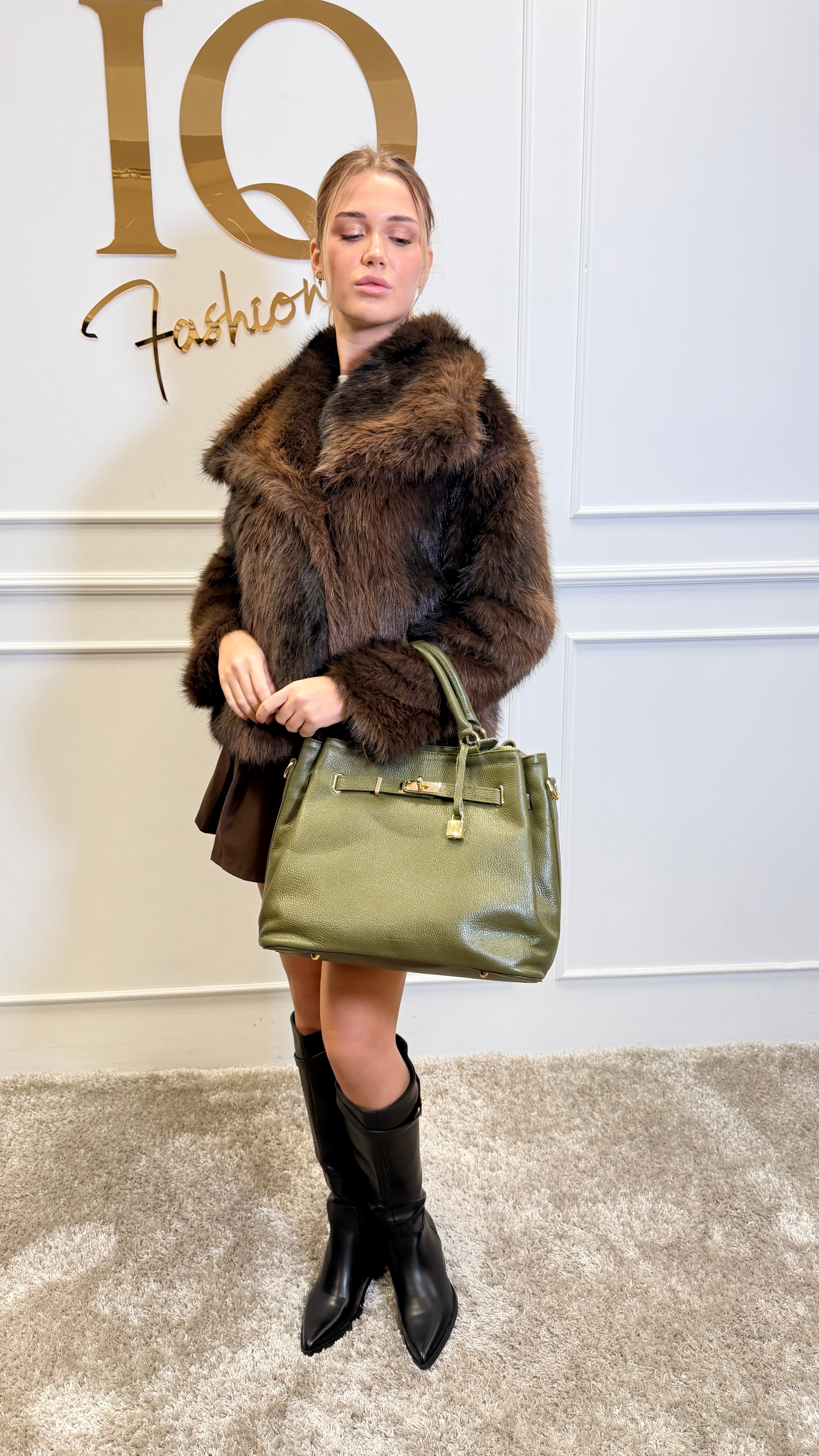 Natural leather handbag Hermina by ELVE STYLE SRL with elegant design and sturdy handles, displayed on a neutral background.