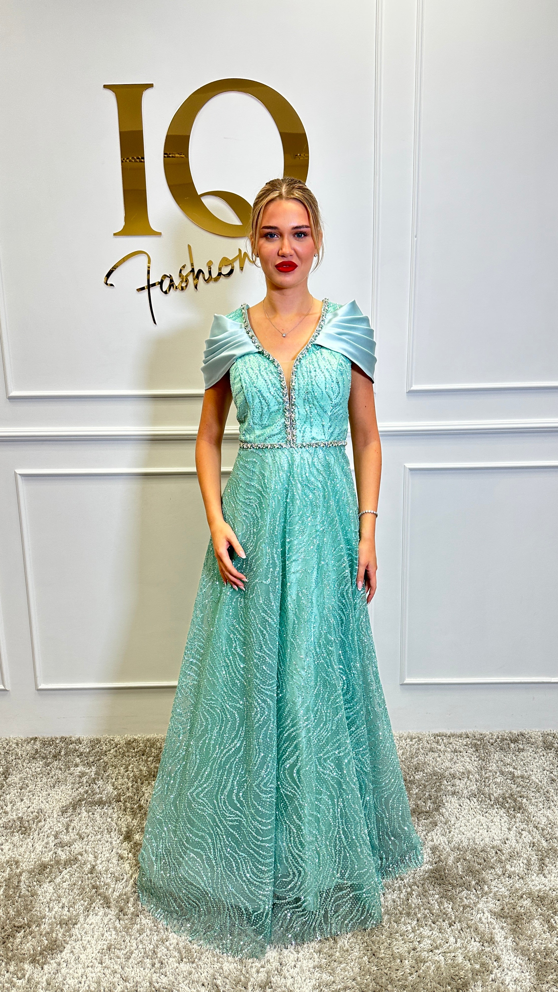Elegant Deborah Minth dress from iqfashioncluj, featuring a stylish design perfect for special occasions.