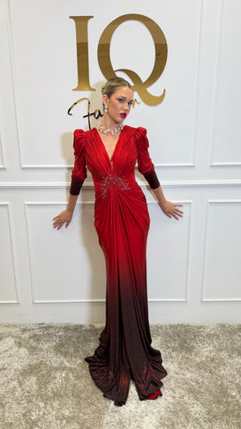Rochie Vizziane Red de la iqfashioncluj, material roșu vibrant, croială modernă, vizibilă în imagine.