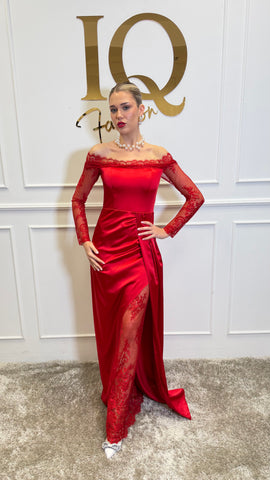 Rochie red Umbrietta IQFashionCluj, cu croială elegantă și detalii feminine, vizibilă în imagine.