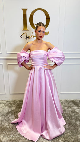 Rochie roz Sassya Soft de la iqfashioncluj, elegantă și confortabilă, cu detalii delicate și croială modernă.