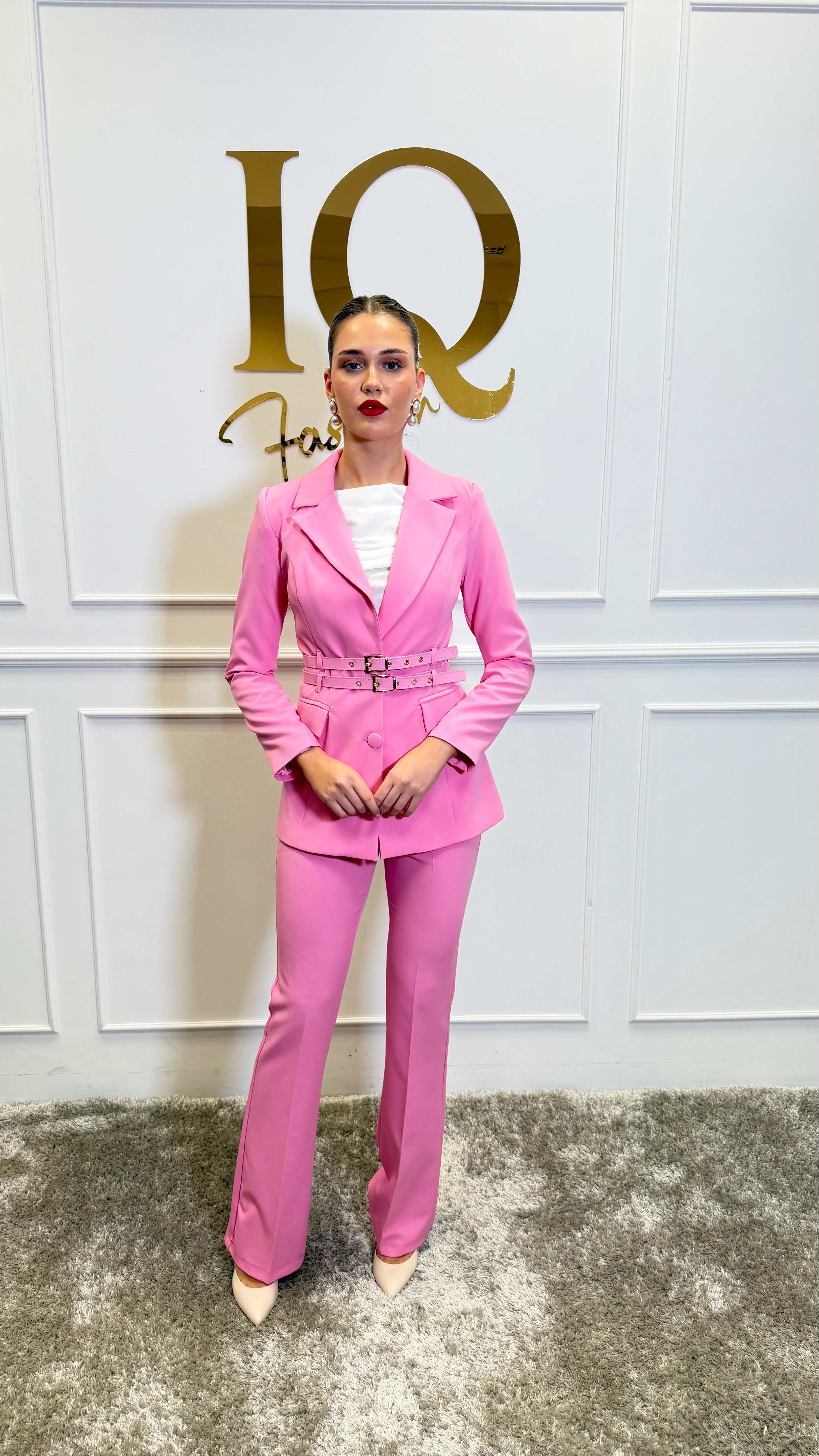 Pink Vanisse costume with double belt from ELVE STYLE SRL, featuring vibrant fabric and detailed design.
