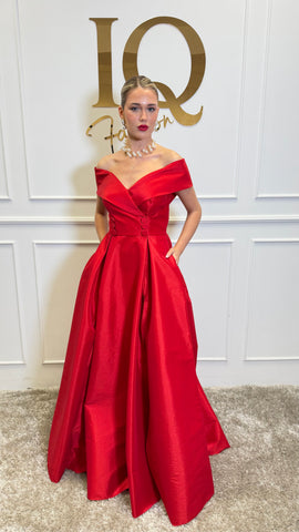 Rochie Evellia Red de la iqfashioncluj, rochie eleganta roșie cu croială modernă, vizibilă în imagine.
