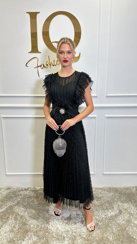 Rochie massi neagră ELVE STYLE SRL, cu croială elegantă, material fin și detalii moderne, pentru evenimente speciale.