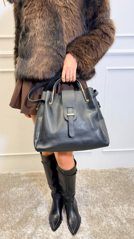 Natural leather Hermina handbag by ELVE STYLE SRL, featuring a stylish design and sturdy handle on a neutral background.