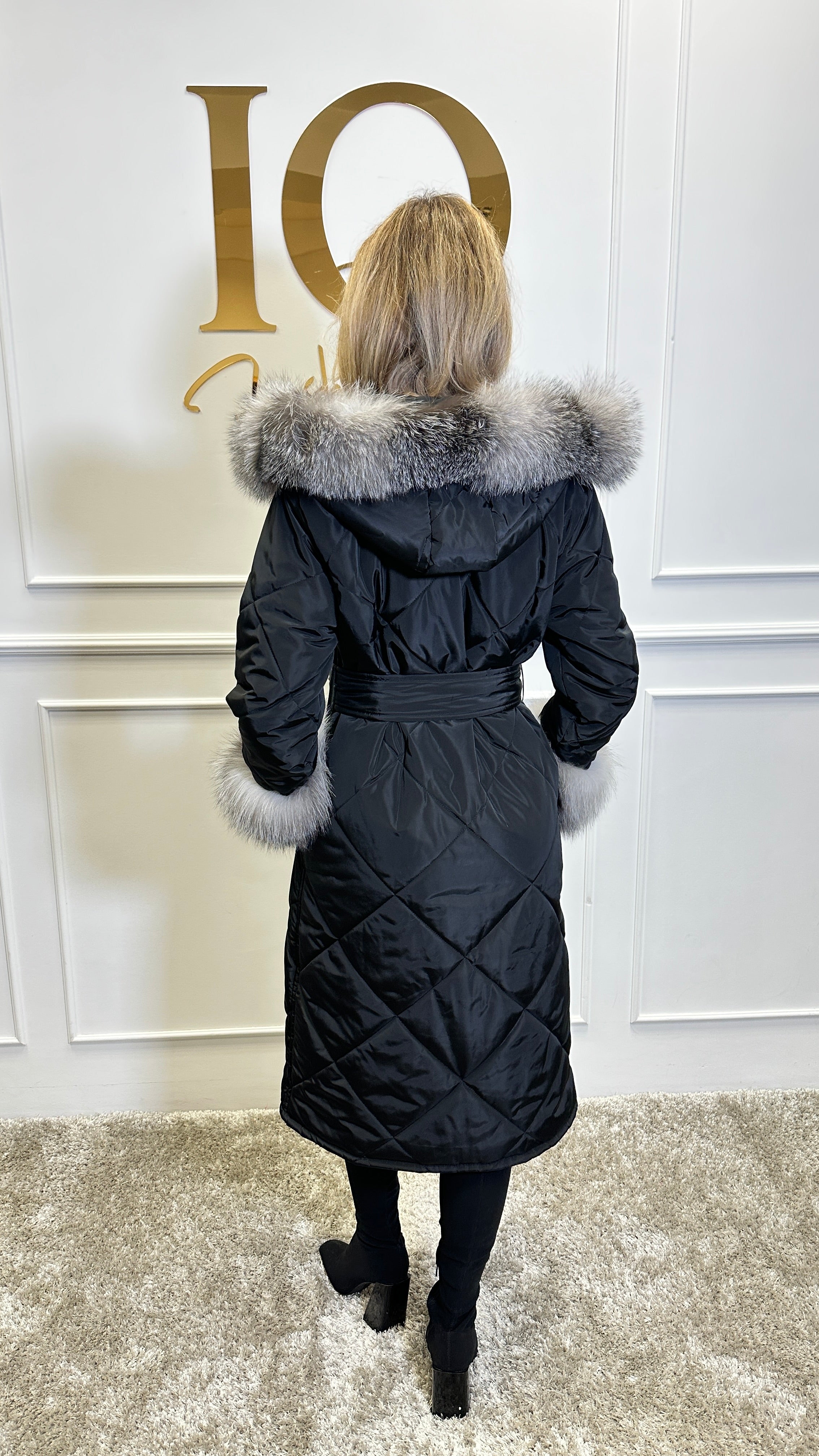 Black and grey natural fur coat from Elve Style SRL, Haina fas cu blana naturala Leyla, showcasing soft fur and stylish design.