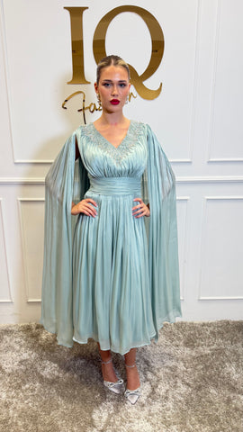 Rochie Yalisse V Minth de culoare neagră, croială elegantă, detalii subtile, perfectă pentru ocazii speciale, de la iqfashioncluj.