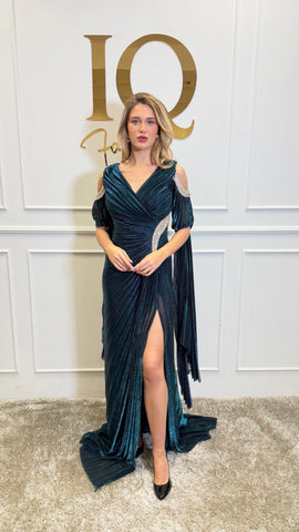 Rochie Cathia Petrol din colecția iqfashioncluj, model elegant, cu croială fluidă și detalii moderne, pe fundal neutru.