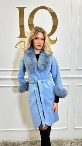 Baby blue alpaca blanket by iqfashioncluj, soft and cozy blanuri with a plush texture, perfect for warmth and comfort.