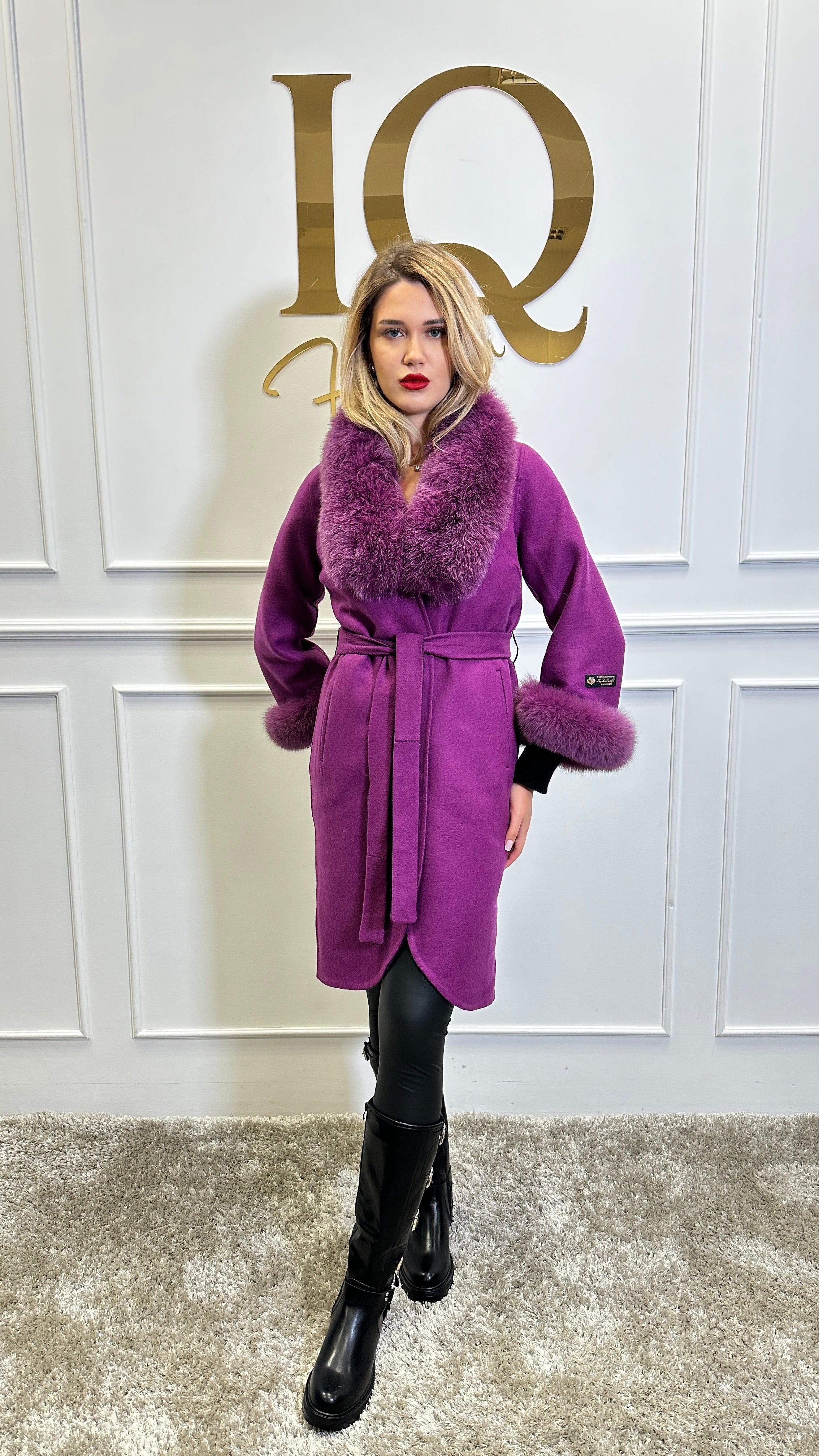 Pink alpaca blazer from iqfashioncluj, Ami Fuchsia Blanuri, featuring a stylish, soft, and warm alpaca fabric for cold weather.