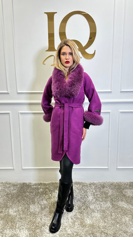 Pink alpaca blazer from iqfashioncluj, Ami Fuchsia Blanuri, featuring a stylish, soft, and warm alpaca fabric for cold weather.