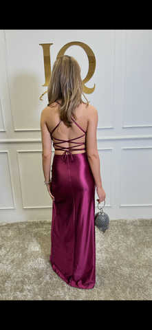 Rochie Alka Purple de la iqfashioncluj, rochie elegantă mov, cu croială fluidă și detalii moderne, pe fundal alb.
